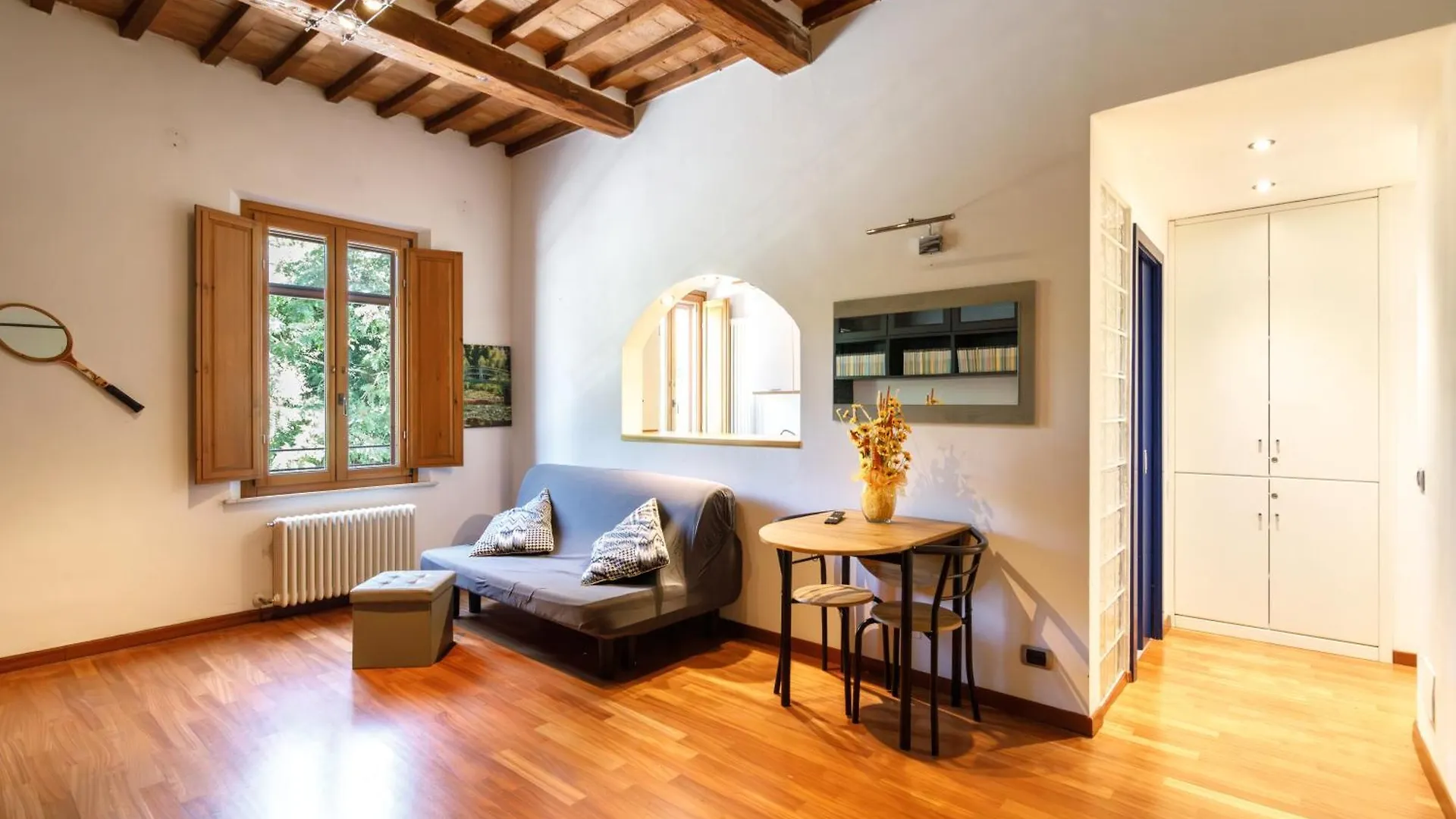 Charming Apartment - Basilica Of San Francesco سيينا