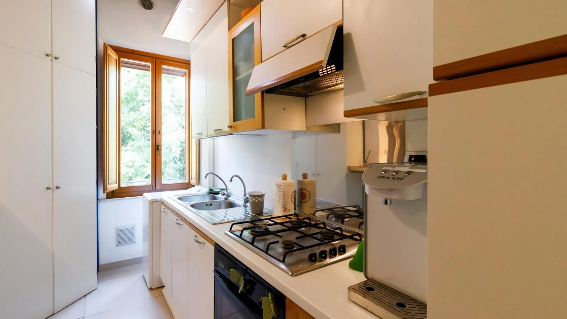 Charming Apartment - Basilica Of San Francesco سيينا