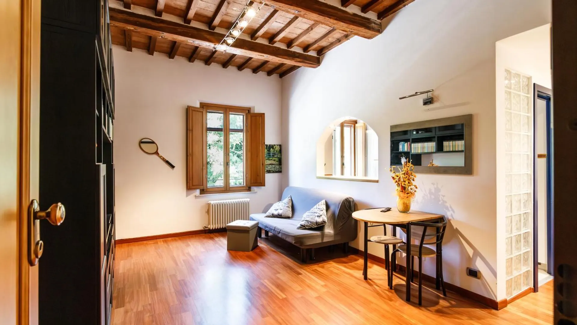 Charming Apartment - Basilica Of San Francesco سيينا