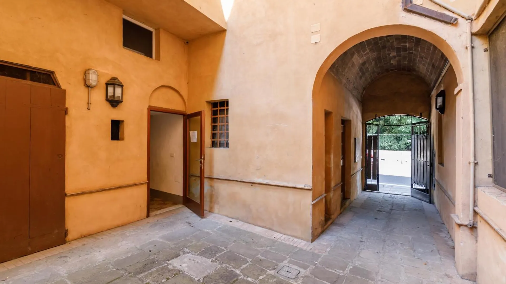 Charming Apartment - Basilica Of San Francesco سيينا إيطاليا