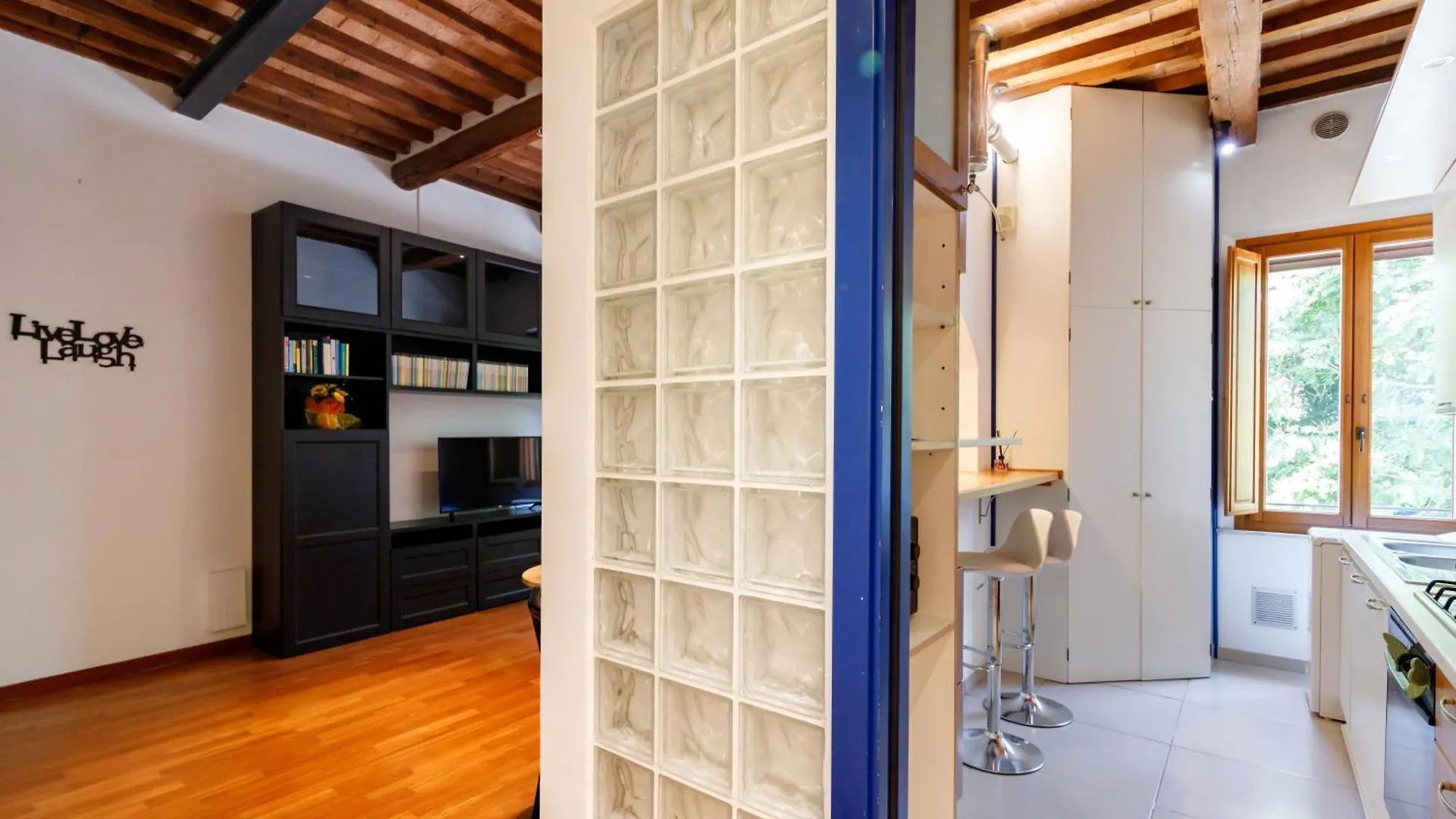 Charming Apartment - Basilica Of San Francesco سيينا
